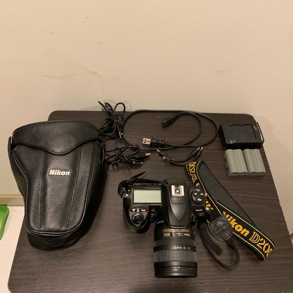 Nikon D200 Camera Bundle - Picture 3 of 5
